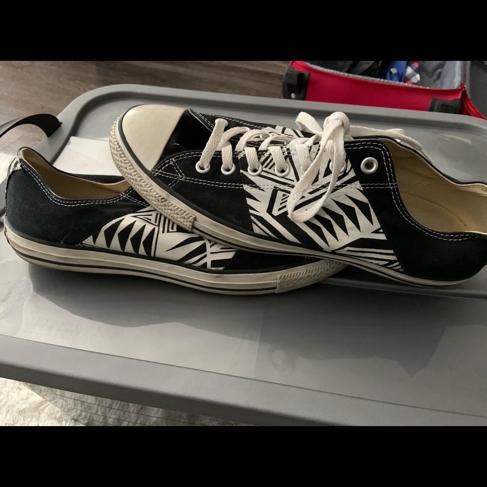 Men’s SZ 13 Converse.